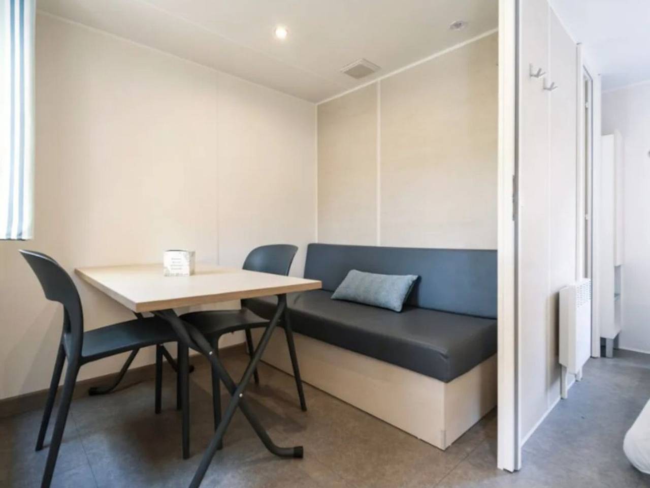 Mobilheim mit Terrasse in Rivedoux-Plage in Rivedoux-Plage, Ile de Re