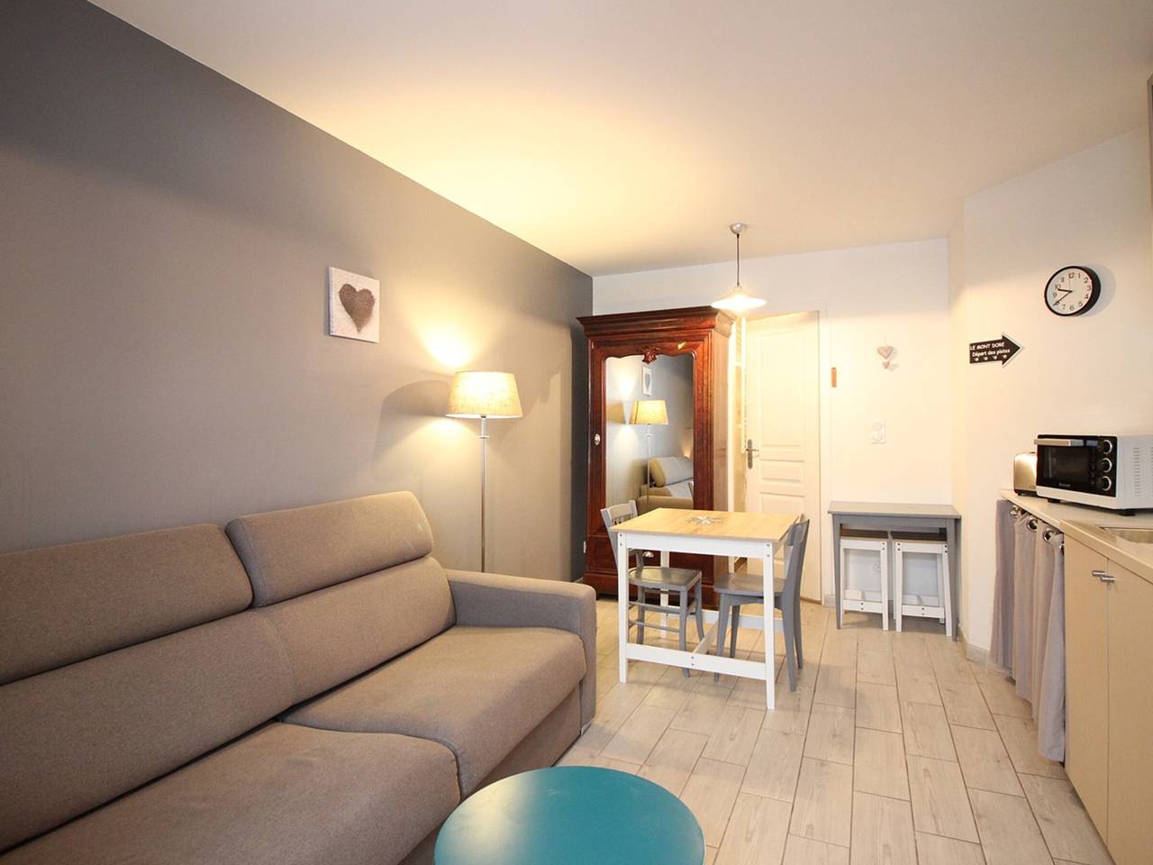 Estudio entero, Estudio céntrico en Mont-Dore con wifi, lavadora, secadora y guardaesquís in Mont-Dore, Parque Natural Regional Volcans d'Auvergne