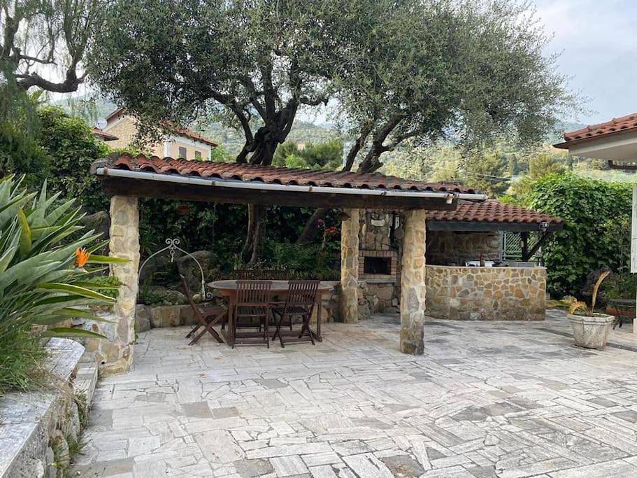 Villa Rita fronte campo Golf in San Remo, Sanremo Gemeinde