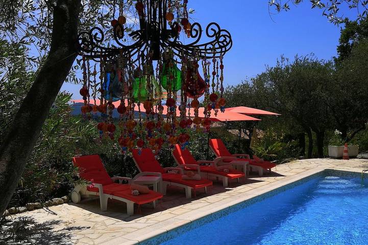 Location de vacances pour 4 personnes, avec jardin et terrasse, animaux acceptés à Le Tignet