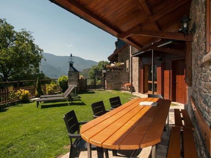 Casa rural en Montardit de Dalt con jardín y se admiten mascotas. in Sort , Pirineo Catalan