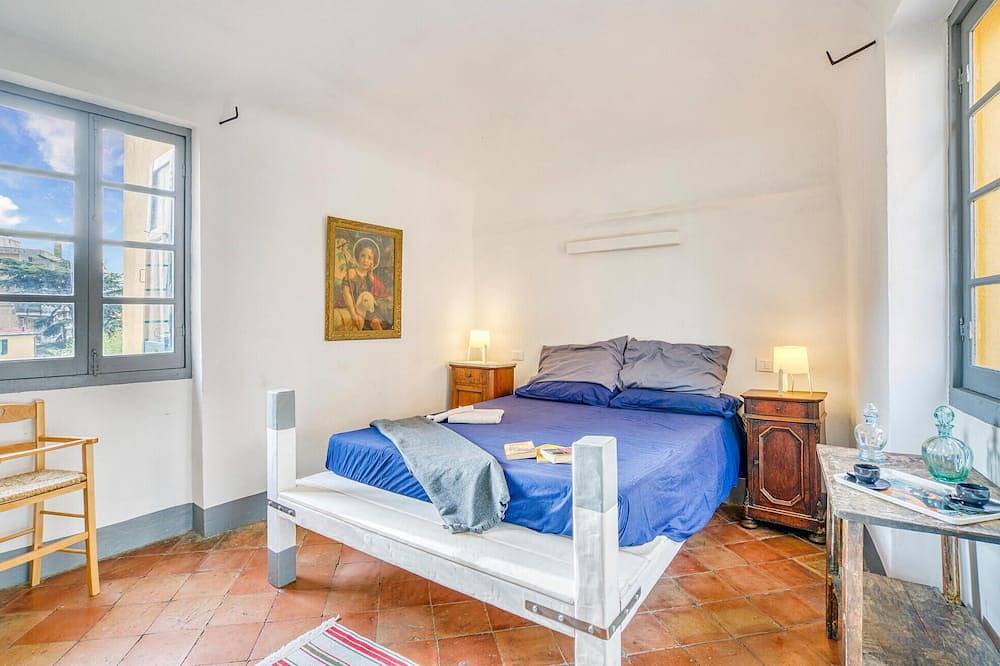 Entire apartment, Awesome apartment in Imperia with Wifi in Spiaggia d'Oro (Imperia), Imperia