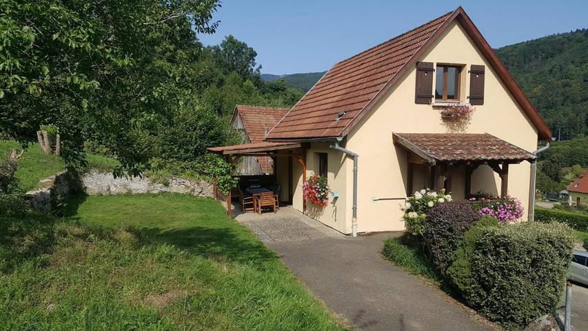 Location de vacances pour 5 personnes, avec Balcon et Terrasse ainsi que Jardin et Vue à Stosswihr