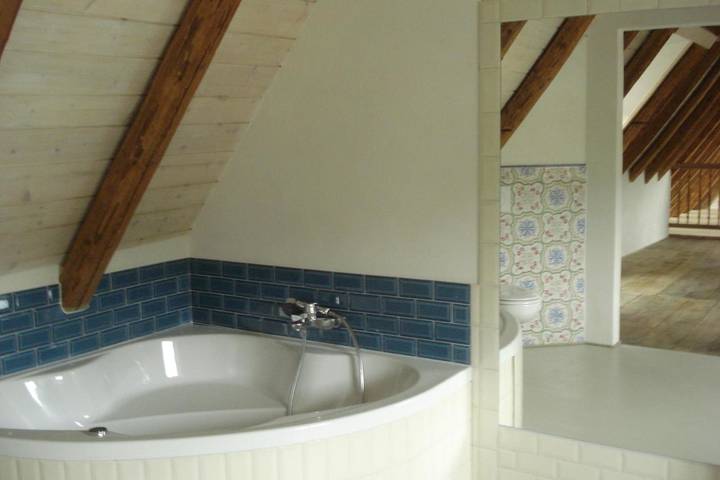 Hôtel pour 3 personnes, avec terrasse à Le Locle - 2