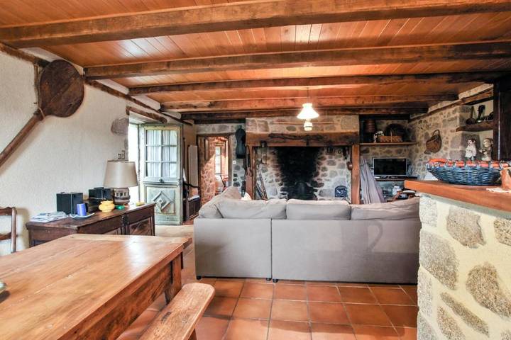 Location de vacances pour 7 personnes, avec jardin à Sénezergues - 2