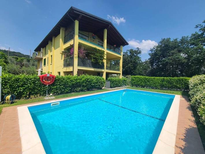 Gîte pour 4 personnes, avec terrasse et piscine à Lonato del Garda - 2