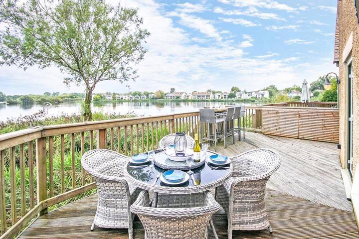 Ferienhaus für 4 Personen, mit Seeblick und Terrasse sowie Pool und Ausblick, mit Haustier in The Cotswolds - 2