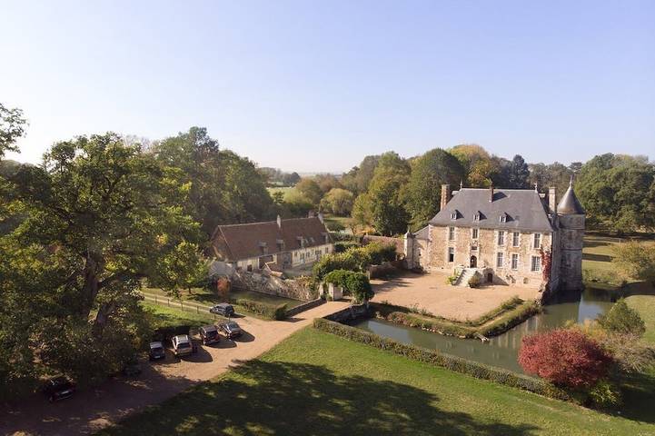 Gîte pour 13 personnes, avec jardin dans Le Poislay