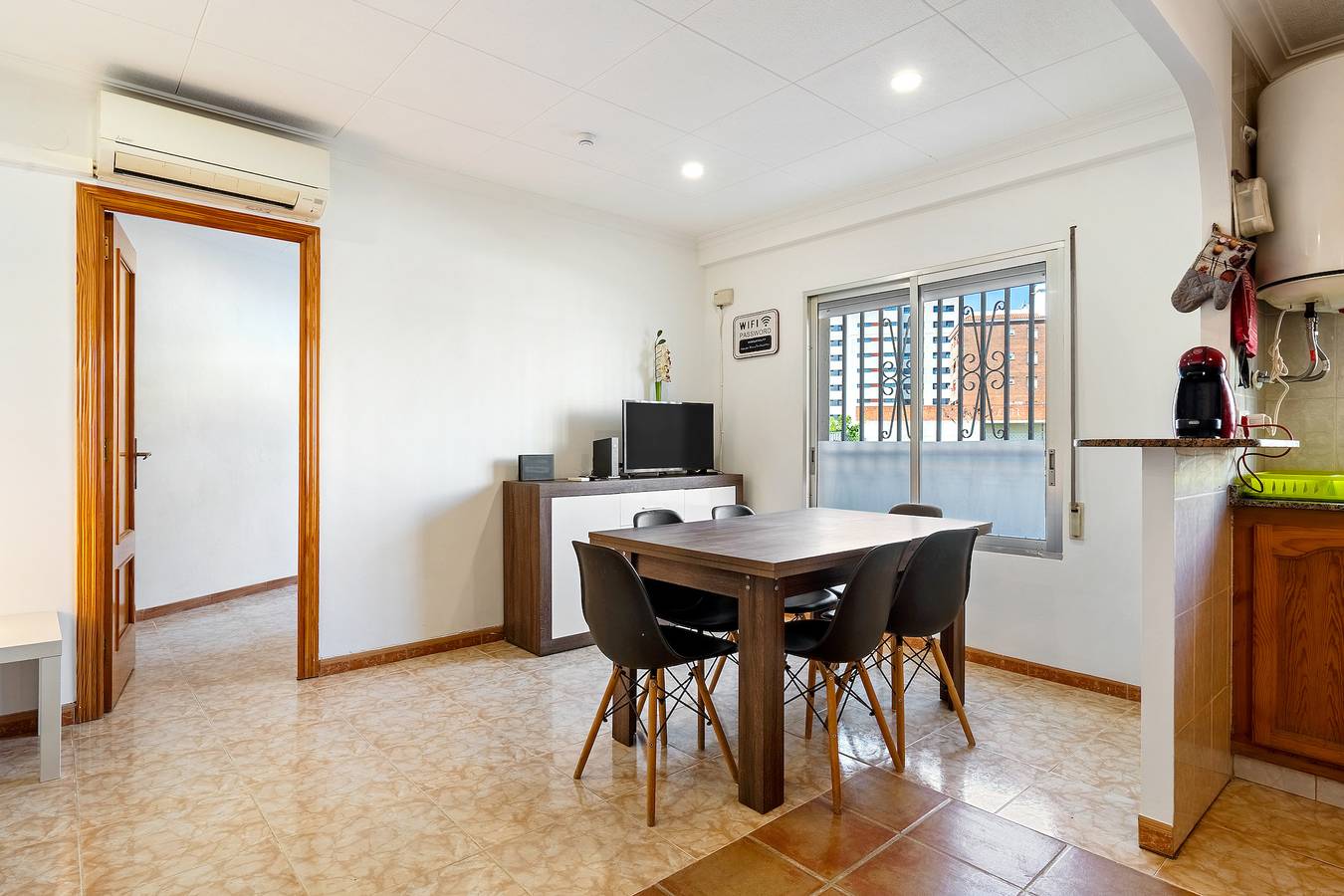 Ganze Wohnung, Ferienwohnung 'Central Modern 2bdr' mit gemeinsamer Terrasse, Wlan und Klimaanlage in Vinaròs, Costa del Azahar