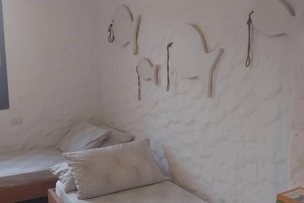 Haus in Sant'antioco mit überdachtem Parkplatz in Peonia Rosa, Sant'Antioco