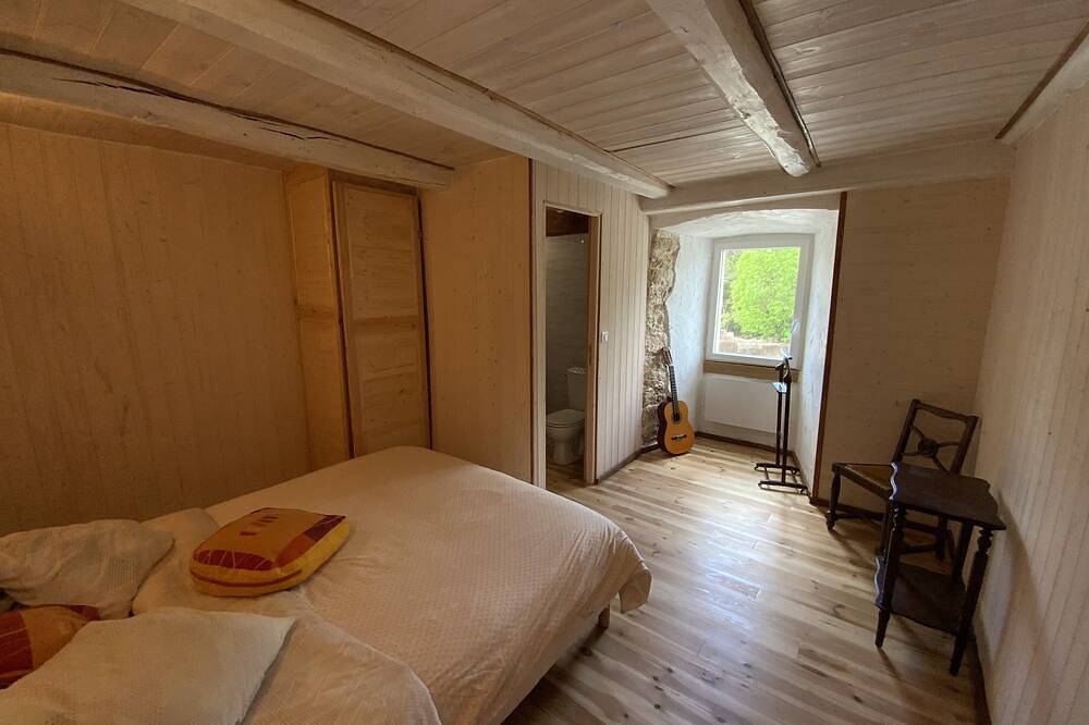 L'Oustaliere, Chambre Françoise, spa and sauna access in Saint-Georges-de-Lévéjac, Cévennes
