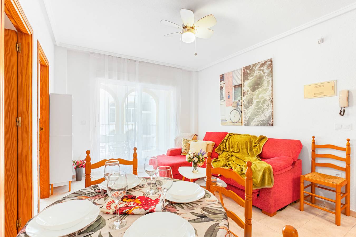 Apartamento entero, Apartamento 'Buen Ambiente' con piscina compartida, jardín compartido y Wi-Fi in La Zenia, Orihuela