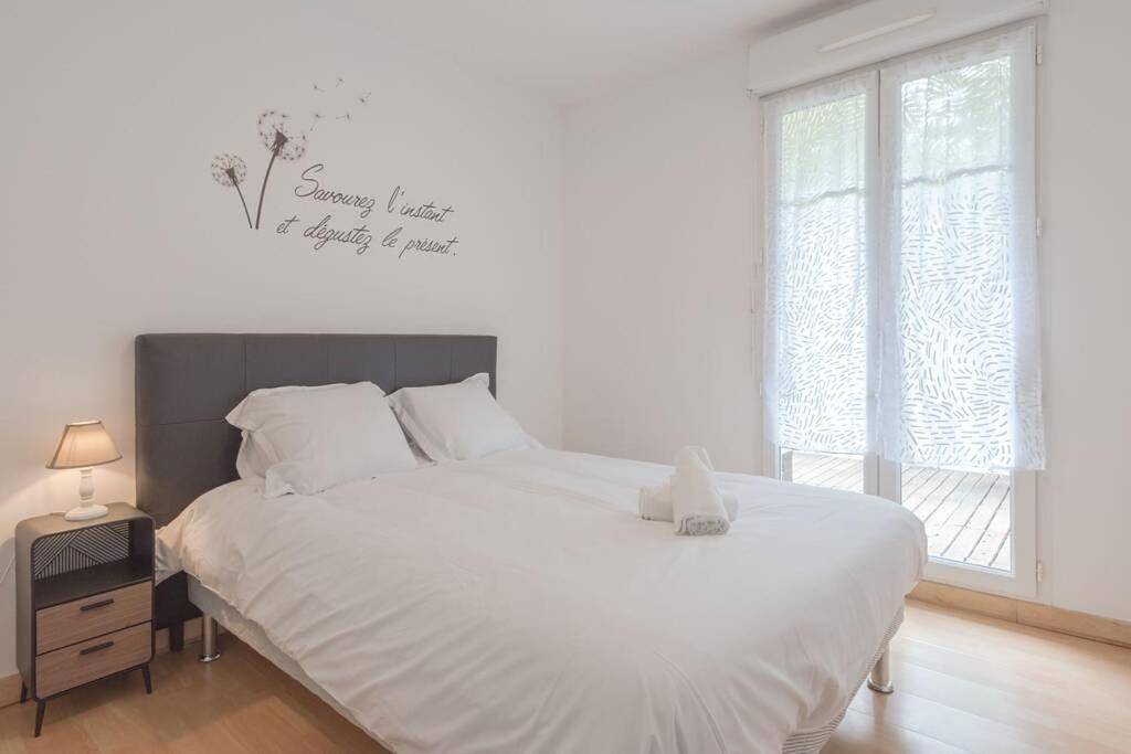 Appartement entier, Three-Bedroom Apartment in Bussy-Saint-Georges, Seine-et-Marne
