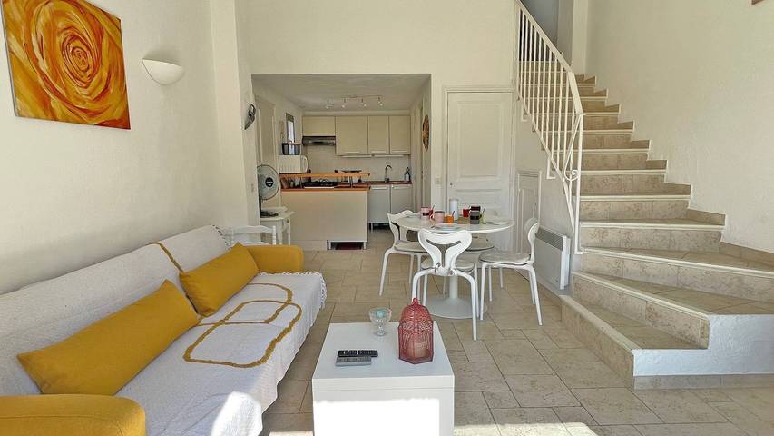 Ganze Ferienwohnung, Apartment T2 - 3 Personen - Klimaanlage - Pool und Tennisresidenz - Freier Blick - Sainte Maxime in Sainte-Maxime, Mittelmeerküste (Frankreich)