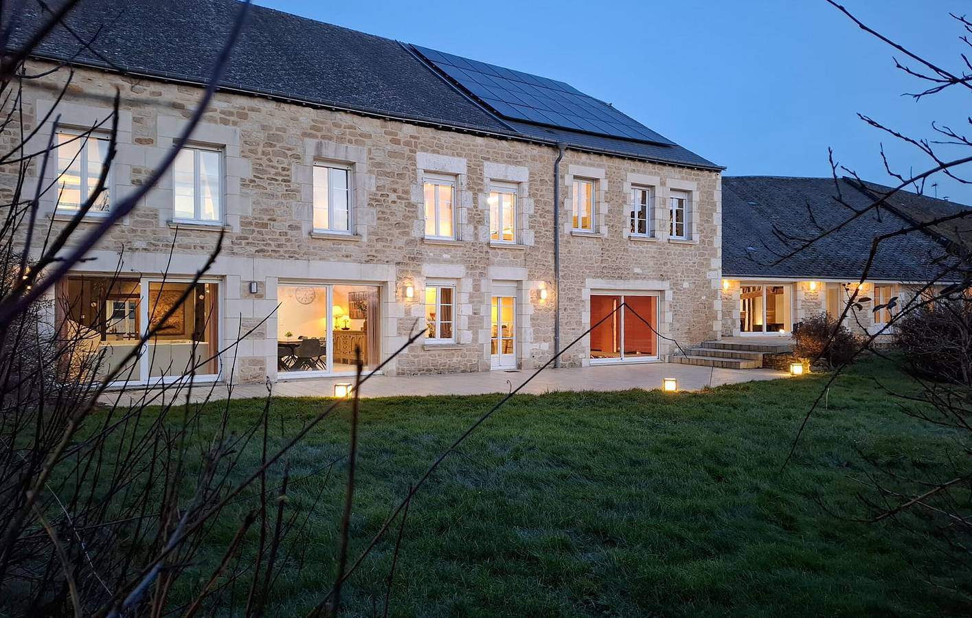 Charmantes Riverside Apartment mit WiFi und Parkplatz in Flaignes-Havys, Regionaler Naturpark Ardennen