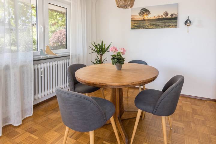 Ganze Wohnung, Gemütliche Ferienwohnung "Rosengarten" nahe am Bodensee mit Wlan, Terrasse & Garten in Gaienhofen, Untersee