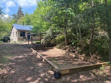 Gîte pour 9 personnes, avec vue et jardin à Yzeron