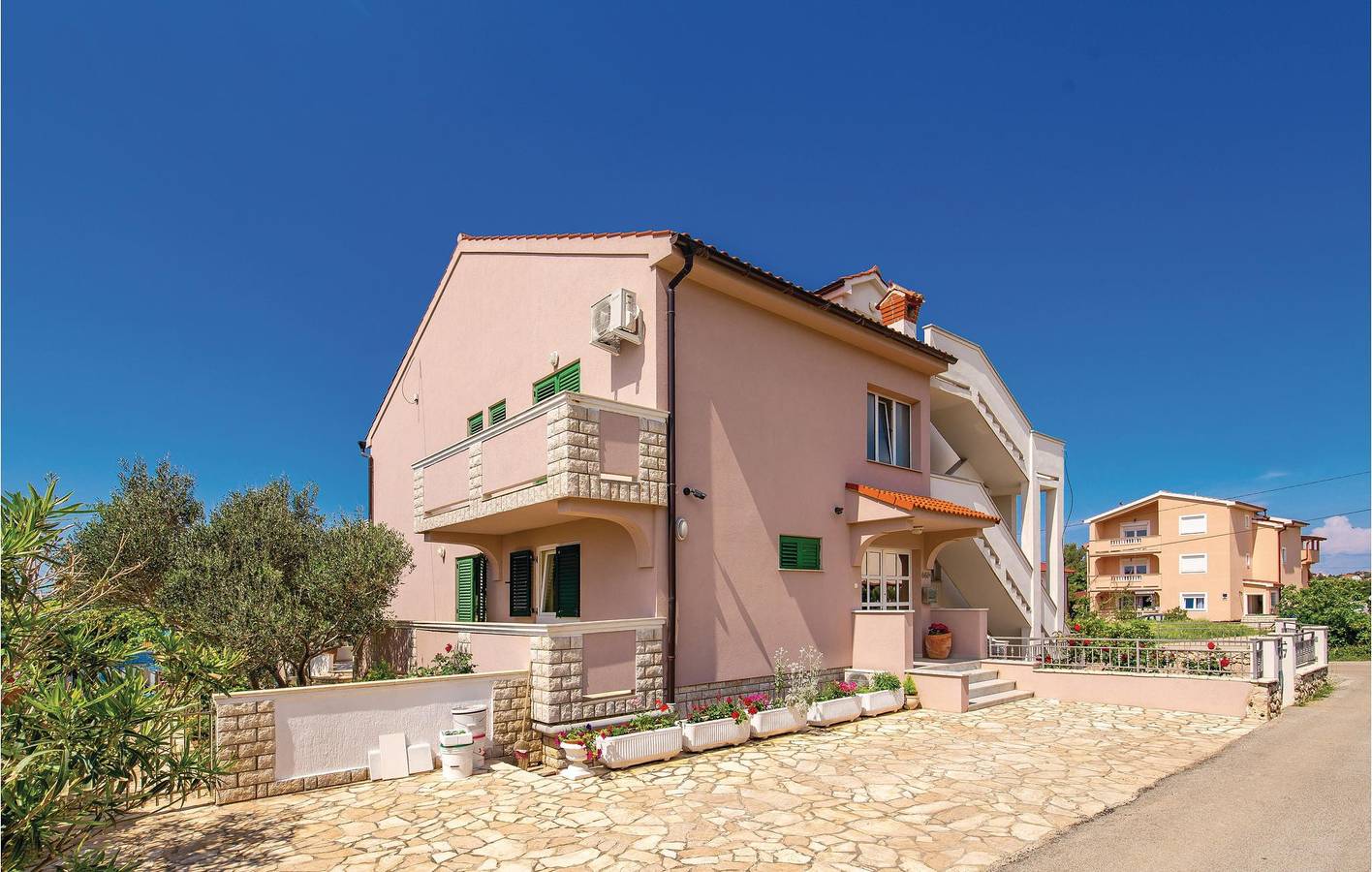 Apartment mit Meerblick, Pool, Terrasse und bequemem Zugang zum Strand in Kaštel (Barbat), Barbat na Rabu