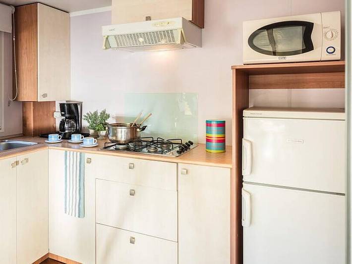 Camping Plage et Bord de Mer - Mobilheim 6 personen - Mobilheim | Classic | 2 Zi. | 4/6 Pers. | Erhöhte Terrasse in Vendres, Mittelmeerküste (Frankreich)