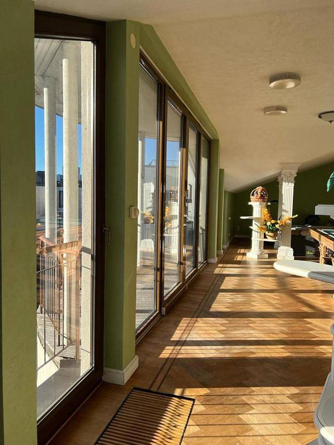 Location de vacances pour 8 personnes, avec jacuzzi et balcon à Riga