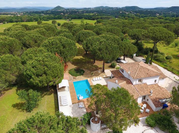 Gîte pour 14 personnes, avec Piscine à Vidauban