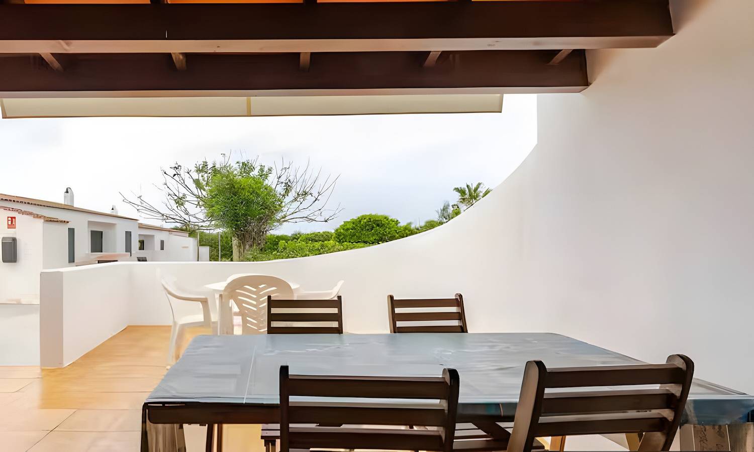 Apartamento entero, Apartamento 'Villa Estrellas 2' con piscina compartida, terraza privada y Wi-Fi in Cap d'Artrutx, Ciudadela