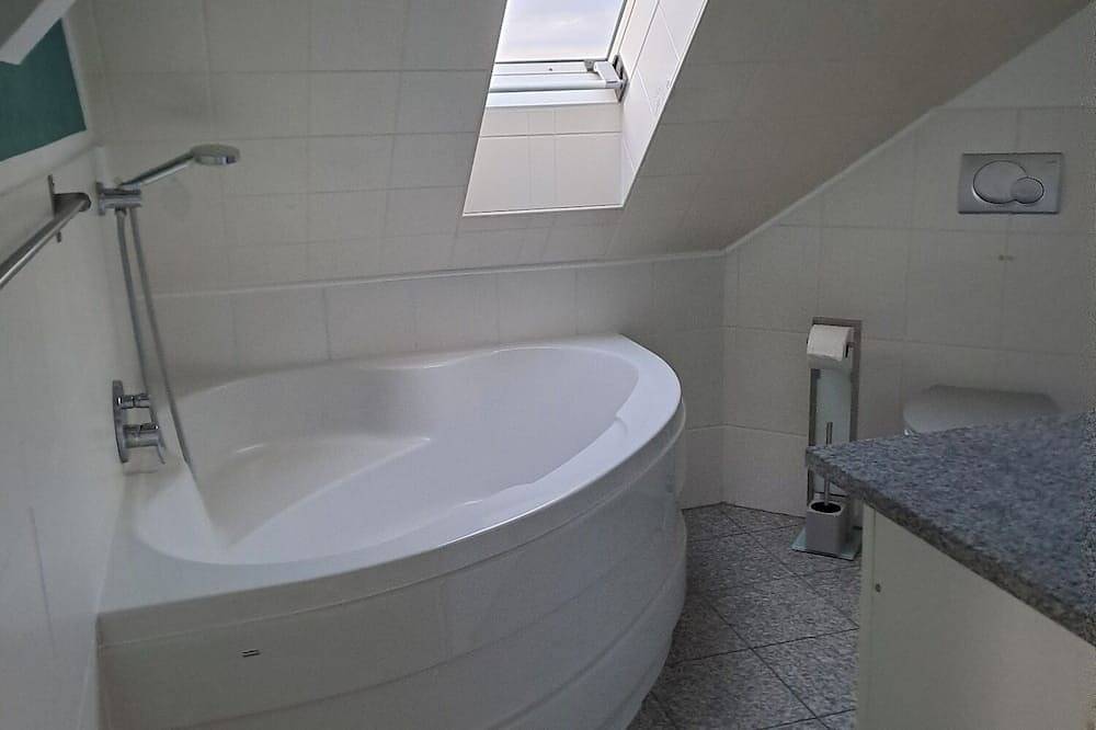 Ganze Wohnung, Traumhafte Ferienwohnung mit Blick über Dresden. in Bannewitz, Osterzgebirge