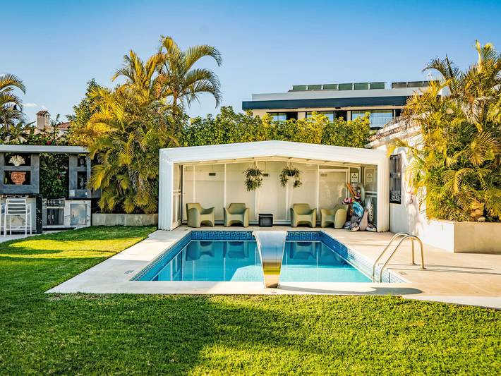 Casa de vacaciones para 14 personas, con terraza y jardín, Se admiten mascotas en Marbella