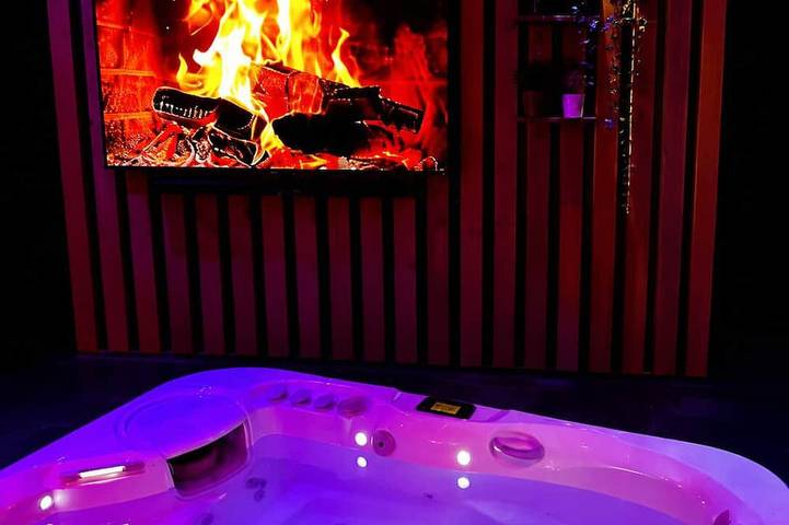 Must-See / Jacuzzi - Pool - Sauna - Turkish Bath in Challans, Valle del Loira