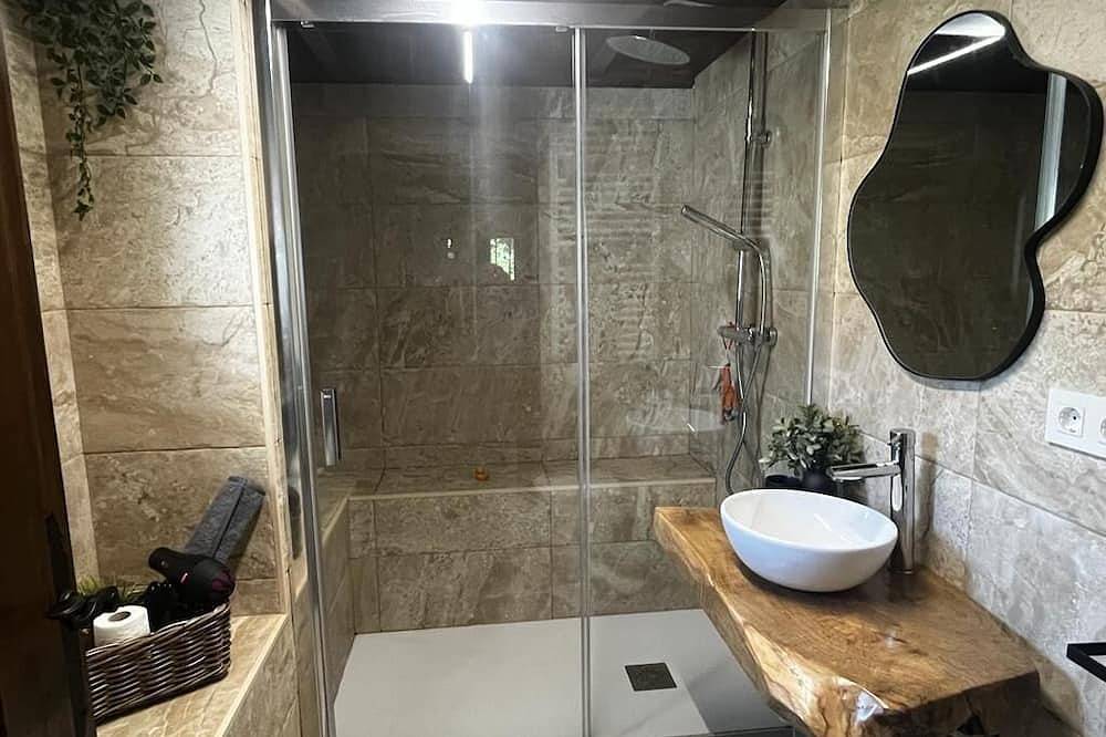 Cabaña en la montaña con terreno independiente en Asturias, admitimos mascotas in Llanuces, Quirós