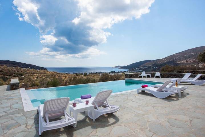 Gîte pour 2 personnes, avec Balcon et Terrasse ainsi que Jardin et Piscine dans Platis Gialos Sifnos