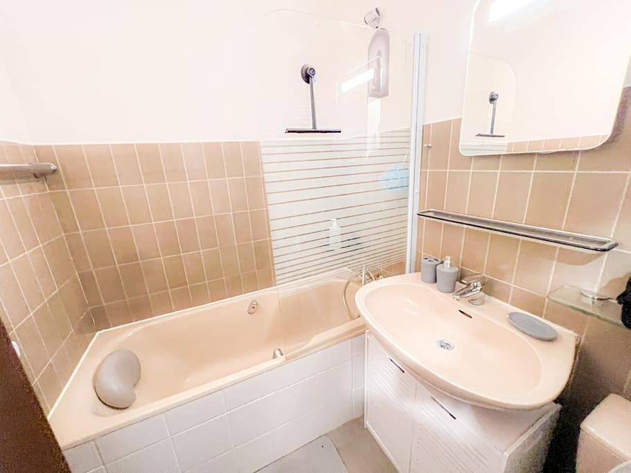 Appartement entier, One-Bedroom Apartment in Chalon-sur-Saône, Région de Chalon-sur-Saône