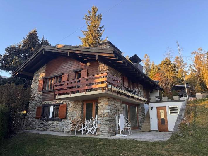 Gîte pour 6 personnes, avec Balcon et Terrasse ainsi que Jardin et Vue à Icogne