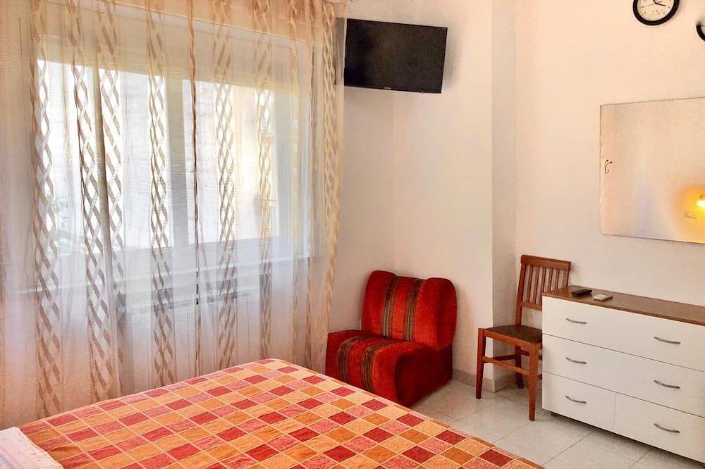 Entire apartment, Giardini Naxos, a few minutes from the beach, Between Etna and, Taormina in Giardini-Naxos, Messina Province