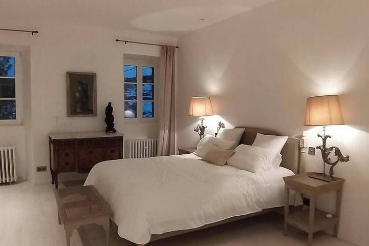 Ehemaliges Pfarrhaus mit Garten in Aubrac in Saint-Urcize, Region Saint-Flour