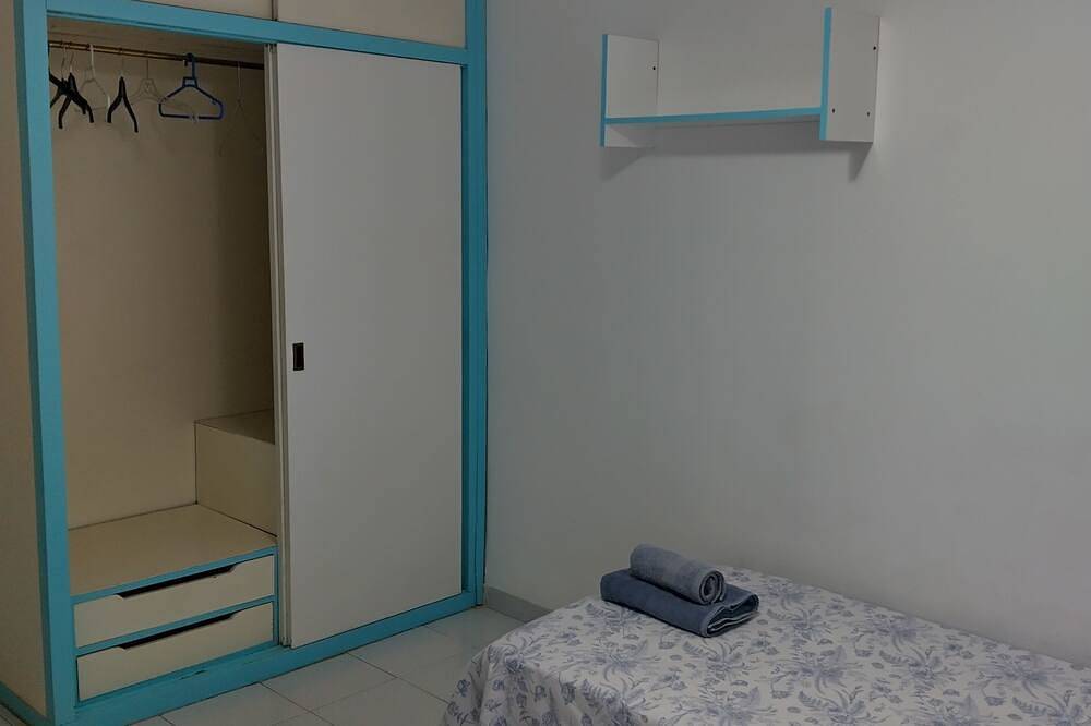 Appartamento intero, Tranquil 2-bedroom apartment with Ac in charming Gandia in Gandia, Costa de Valencia