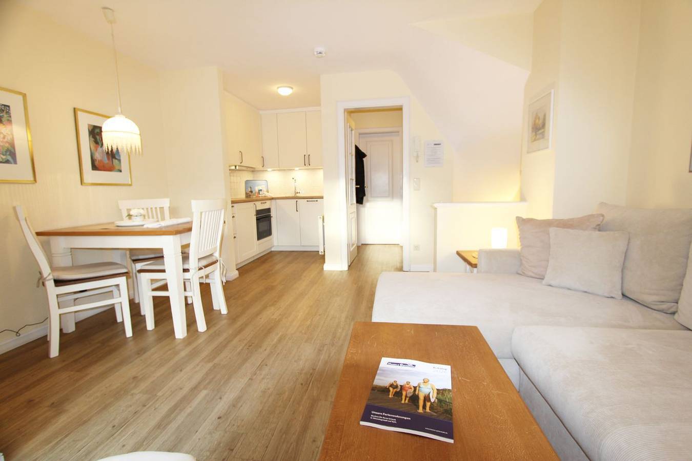 Apartamento entero, Hell gestaltet präsentiert sich dieses Ferienappartement nahe des Ortskerns in Wenningstedt, Sylt