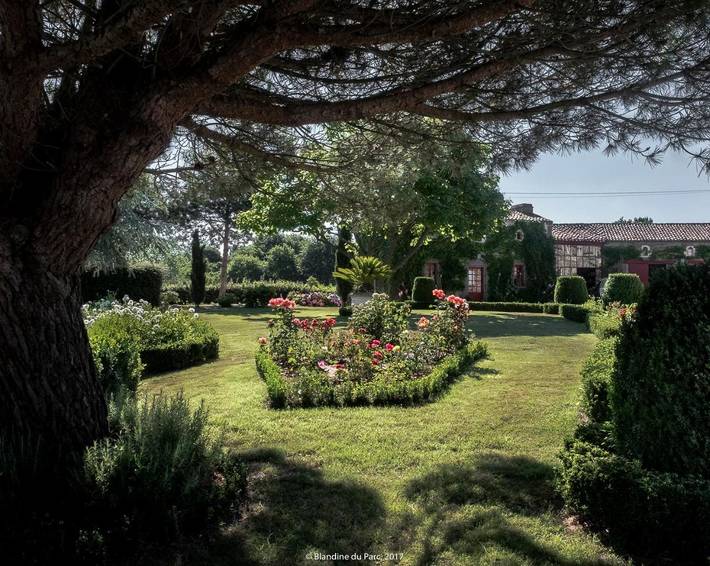 Location de vacances pour 6 personnes, avec jardin et vue à Landevieille