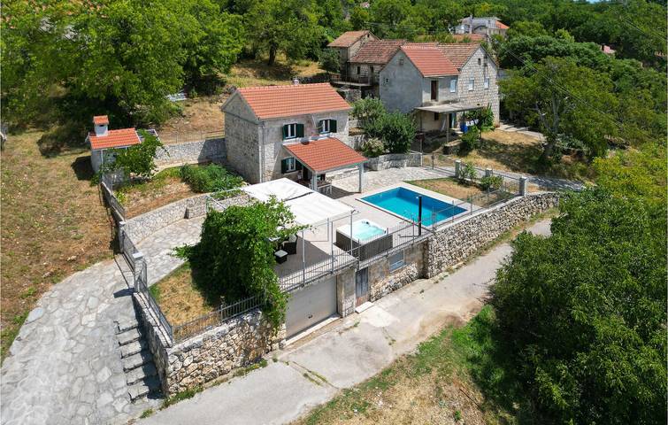 Ferienhaus für 4 Personen, mit Terrasse und Pool in Split-Dalmatien - 2