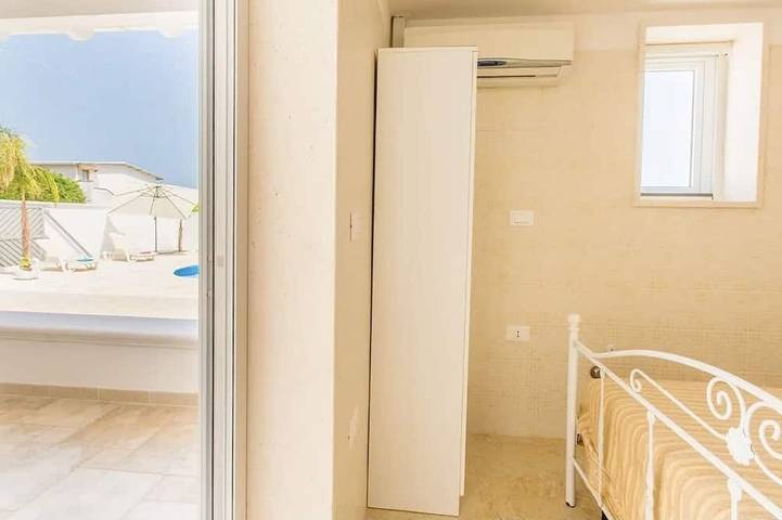 Swan villa with private pool, absolute privacy in Pantanagianni, Carovigno