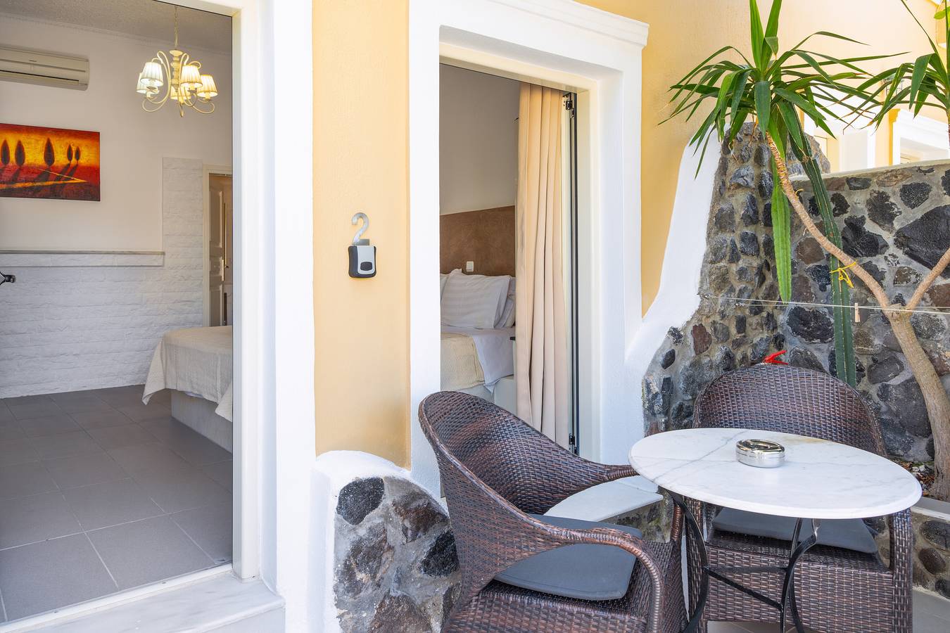 Ganzes Studio, Einzimmerapartment 'Danae Villa Double Room 8' mit Gemeinschaftspool, Wlan und Klimaanlage in Santorin