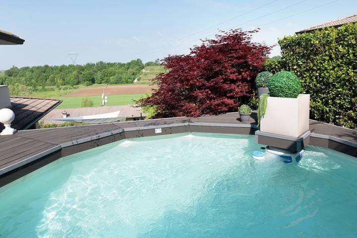 Entire apartment, Apartment 'Villa Benaco' with Pool, Terrace and Shared Garden in Pozzolengo, Lake Garda