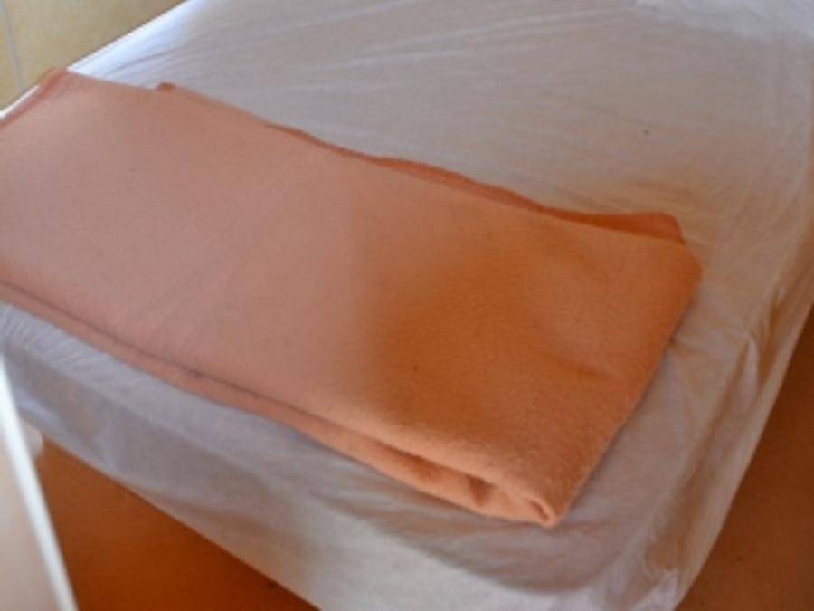 Camping Le Saulou - Mobilhome 4 personnes - Mobil Home A 4P sans sanitaire (+ 15 ans) in Monceaux-sur-Dordogne, Région de Tulle