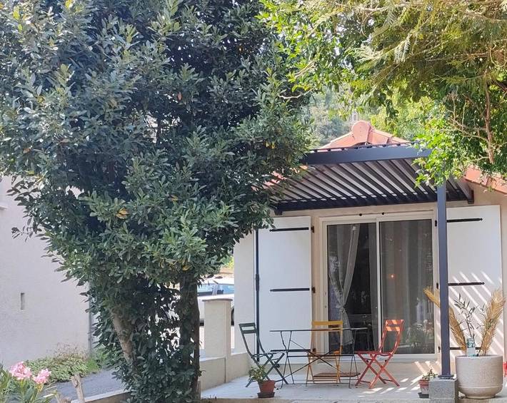 Location de vacances pour 2 personnes, avec terrasse et jardin à Cuzac