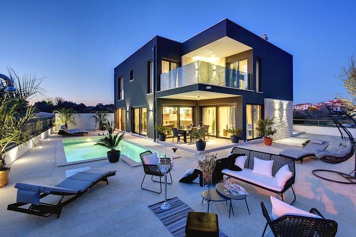 Ferienhaus für 10 Personen, mit Sauna und Terrasse sowie Whirlpool, mit Haustier in Rovinj