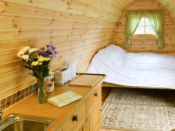 Log Cabin for 2 People in Essex, East of England, Photo 4
