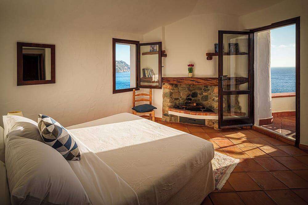 Villa three palms in Geremeas, Torre delle Stelle