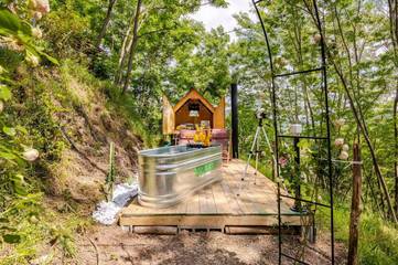 Camping pour 2 personnes, avec jardin ainsi que piscine et vue dans Ligurie