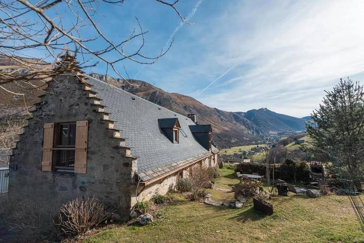 Location de vacances pour 10 personnes, avec Terrasse ainsi que Jardin et Vue à Campan - 2