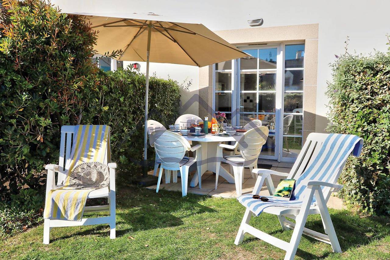 Localise - Maison E2 au Guilvinec - A 20m de la mer avec jardin et piscine - Tout à pied, plage, port, centre commerces, marché - Wifi inclus - Vue mer de la chambre - Animaux bienvenus - Linge de lit inclus in Guilvinec, Quimper und Umgebung